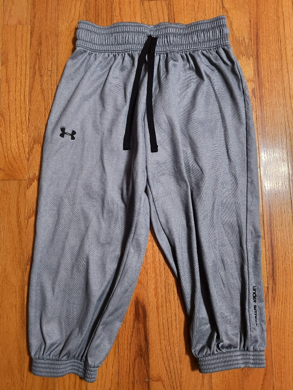 Under Armour gray capri sweatpants, women's XS